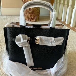 MICHAEL KORS CROSSBODY PURSES SUPER CUTE NEW AUTHENTIC 9x8 TWO TONE COLOR